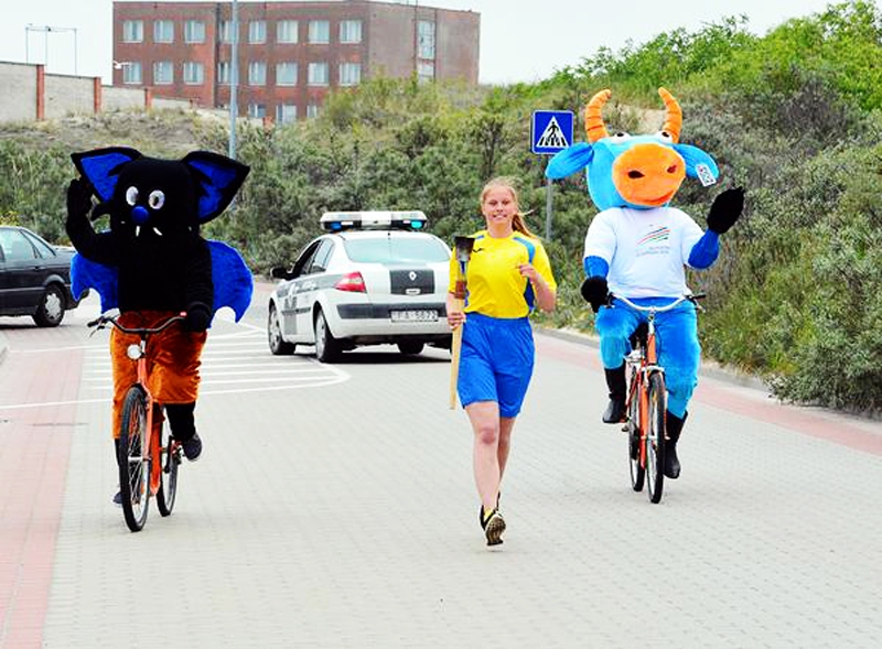 Olimpiskā lāpa pirmdien, 29. jūnijā, iedegās Ventspilī, un šodien, 3. jūlijā, tā uzliesmos Valmierā.
Autors: Publicitātes foto. 