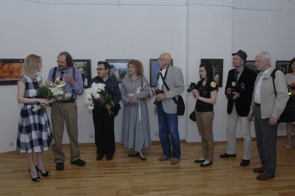  Fotostudijas «Bauska» vadītāju lielajā dienā ieradušies sveikt gan draugi, gan radi no Latvijas malu malām. 

Autors: Ivars Bogdanovs