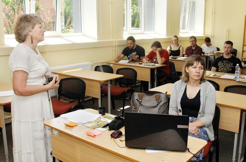Eleonora Maisaka, Latvijas Lauku konsultāciju un izglītības centra pārstāve Bauskā, iesaka jauniešiem nebaidīties īstenot idejas, kuras sākumā liekas nerealizējamas.
Autors: Ivars Bogdanovs