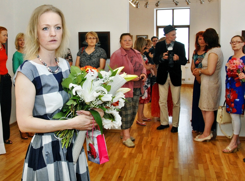 Lindu Kaufmani izstādes atvēršanas svētkos ieradušies sveikt kolēģi, draugi un radi no Latvijas malu malām.
Autors: Ivars Bogdanovs