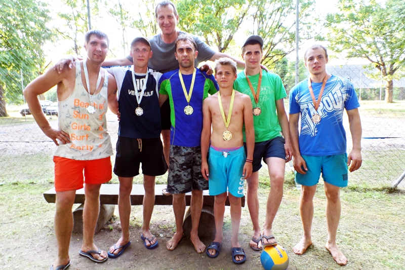 Jauniešu un vīriešu grupas sacīkšu medaļu ieguvēji.
Autors: no organizatoru albuma