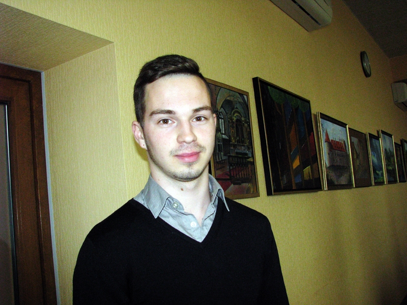 ARTŪRS TOMS PLEŠS.