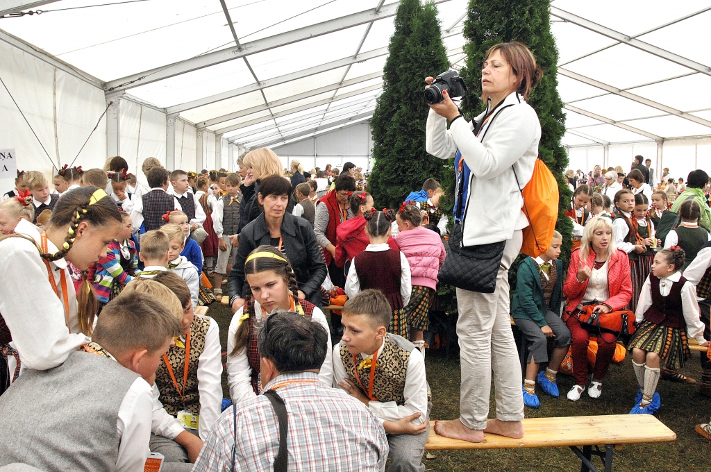 Bauskas sākumskolas direktores vietniecei Inetai Nagņibedai, lai visus savus audzēkņus pārskatītu, jāpakāpjas augstāk. 
Autors: IVARS BOGDANOVS