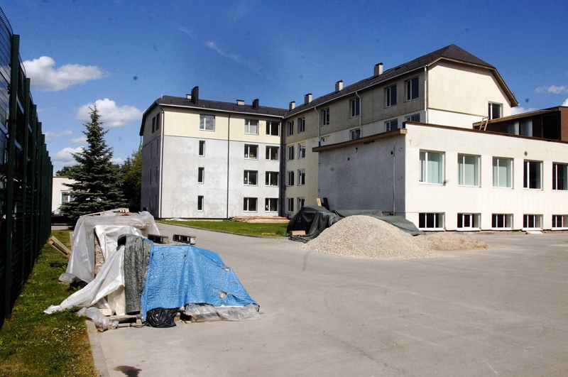 Bauskas Valsts ģimnāzijas un Bauskas sākumskolas renovācija joprojām nav pabeigta.
Autors: no «Bauskas Dzīves» arhīva.