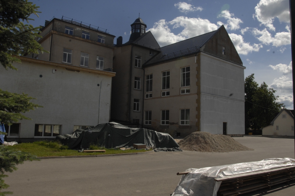 2015. gada 13. jūlijs – nav zināms ne uzņēmums, kas darbus abās Bauskas skolās varētu pabeigt, ne arī termiņš, kad remontu sāgai varētu pielikt punktu.
Autors: Ivars Bogdanovs