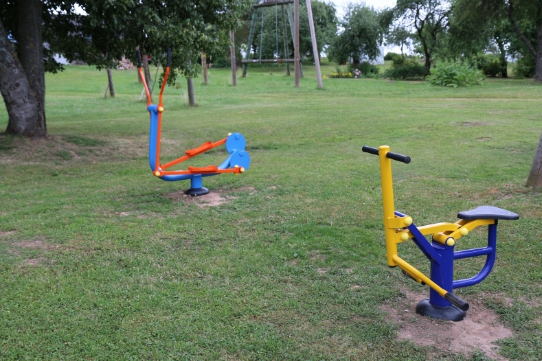 Jaunos āra trenažierus labprāt izmanto pastaigu, cienītāji, skrējēji un nūjotājas.
Autors: iecava.lv