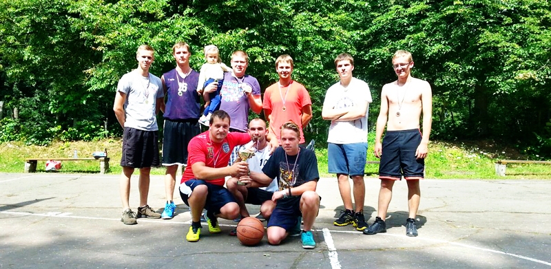 Rundāles novada strītbola čempionāta pēdējā posma dalībnieki. 
Autors: Raitis Jutus