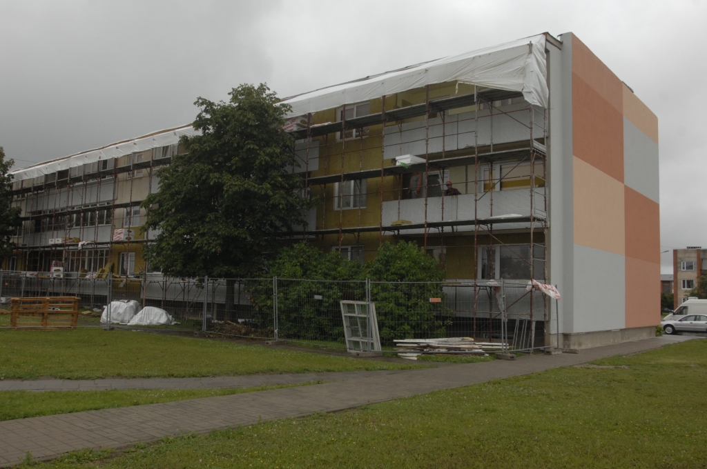 Pilsrundālē mājas «Sēļi» siltināšanas darbi rit pilnā sparā.
Autors: Ivars Bogdanovs