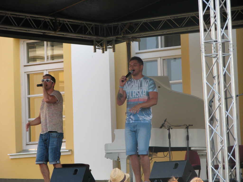 Grupa «Musiqq» koncertā Bruknas muižā pērn. 
Autors: Vilnis Auzāns