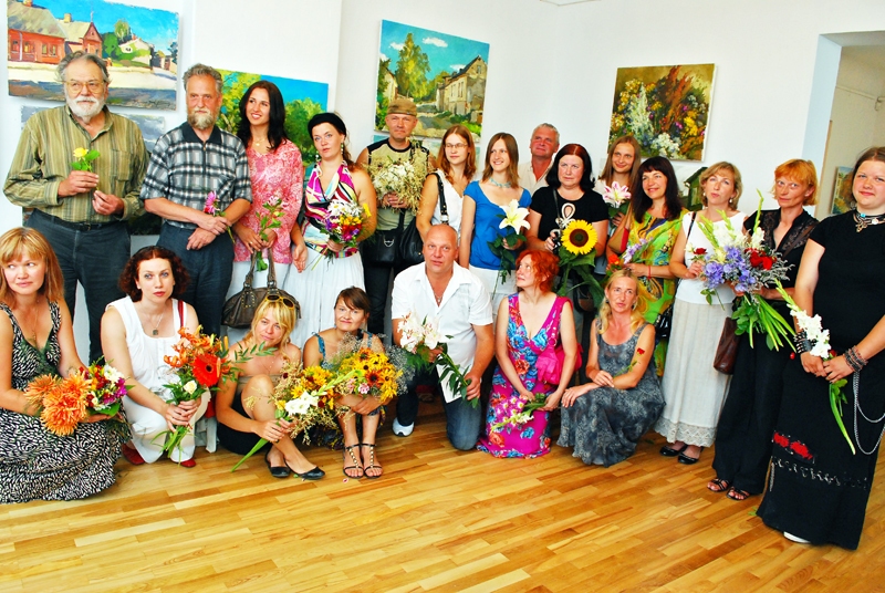 Jurģis Skulme (stāv pirmais no kreisās), latviešu glezniecības vecmeistars, bija vairāku Bauskas plenēru dalībnieks. Diemžēl viņa vairs nav mūsu vidū.
Autors: no biedrības «Meistars Gothards» arhīva. 