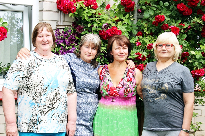 Māsas atkal satikušās pēc 50 gadiem. Gunta Zvagule (no kreisās), Ligita Voreviča, Rasma Žilinska un Daina Sutīrina.
Autors: no albuma