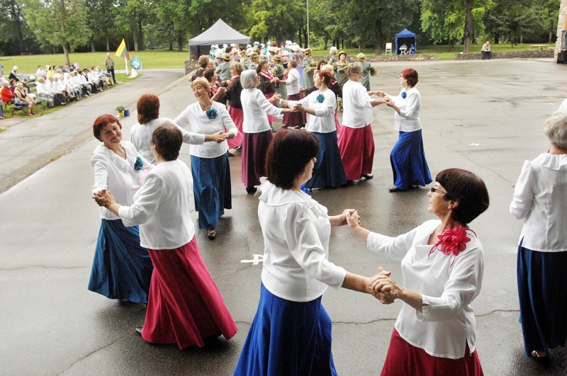Senioru danču festivālā kundzes bija skaistas un mundras. Priekšplānā – «Vēlreiz» dejotājas no Bauskas.
Autors: Ivars Bogdanovs