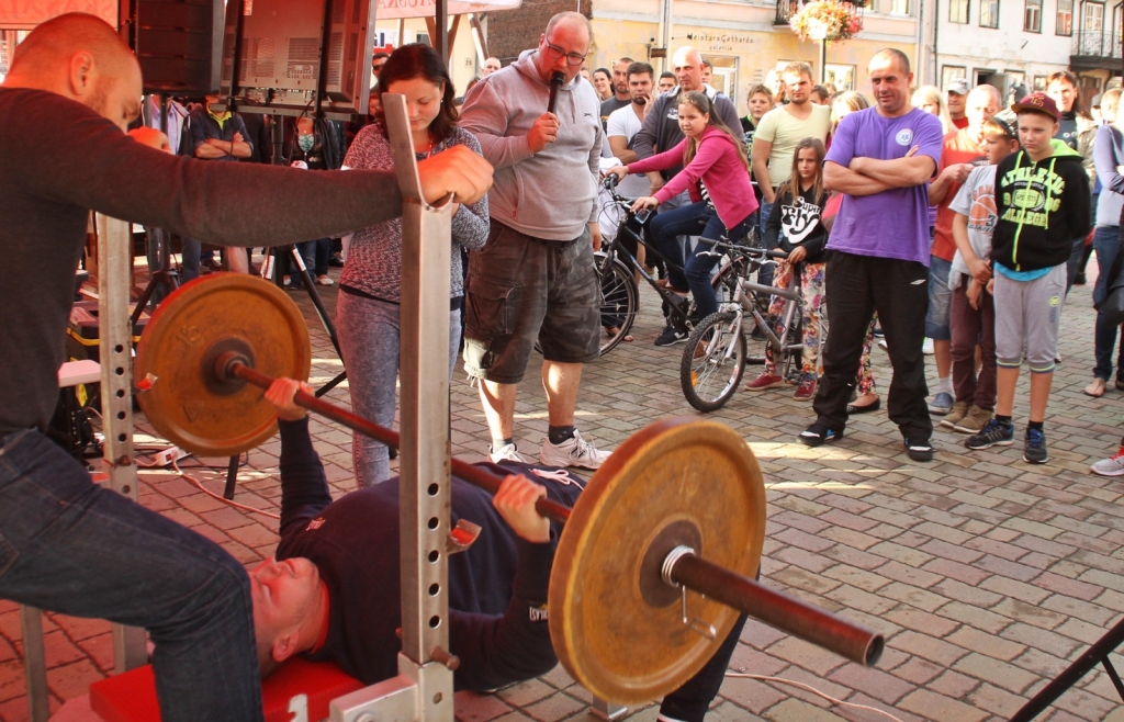 Juris Ručkanovs sāka rekorda sasniegšanu Bauskā. 
Autors: Uldis Varnevičs