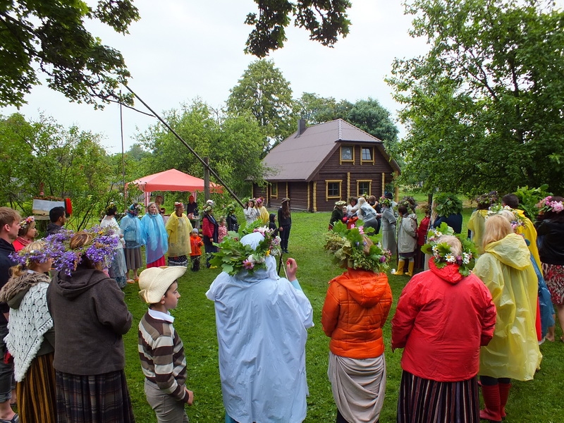 Saulgriežu svinības «Evertu» sētā. 
Autors: everti.lv