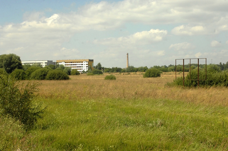 Bijušā Bauskas lidlauka teritorija daudzus gadu desmitus stāv neapgūta. 
Autors: Ivars Bogdanovs