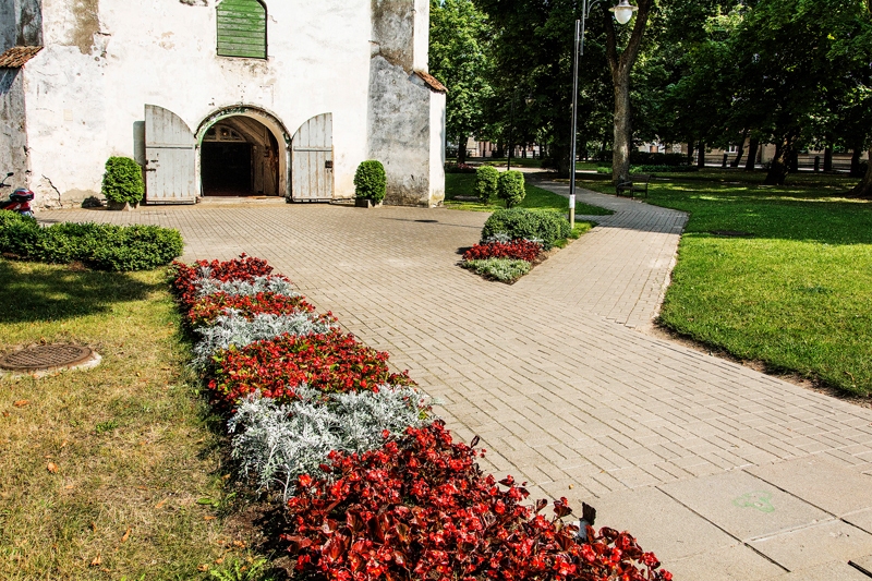 Autors: no draudzes albuma