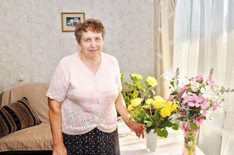 Lida Pāruma bieži sazvanās ar draudzenēm Ludmilu un Janīnu, lai parunātu par bērniem un Iecavā notiekošo. 
Autors: Ivars Bogdanovs