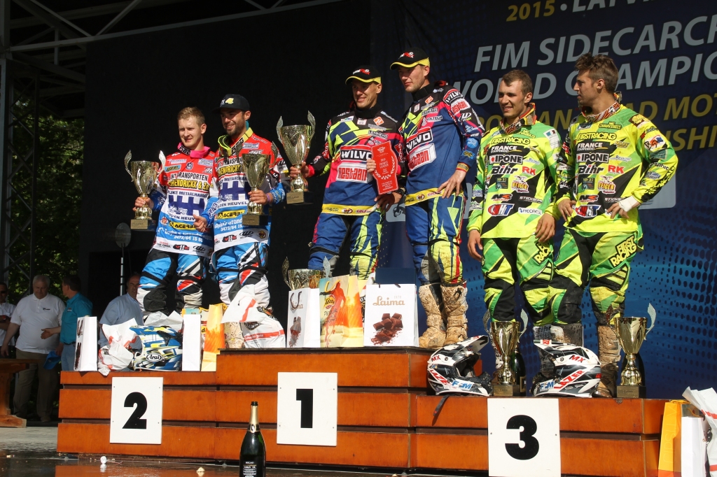 Elvijs Mucenieks (no kreisās) atlikušo sezonas daļu brauks kopā ar Valentīnu Žirū (otrais no labās). 
Autors: Uldis Varnevičs