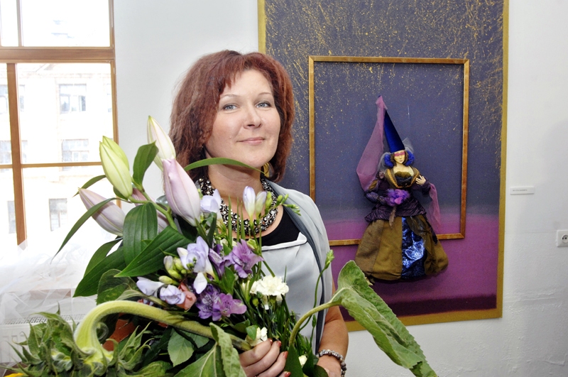 Silvija Melnūdre izstādē «Laiks nenoveco» rāda darbus, ka rosina uz pārdomām.
Autors: Ivars Bogdanovs