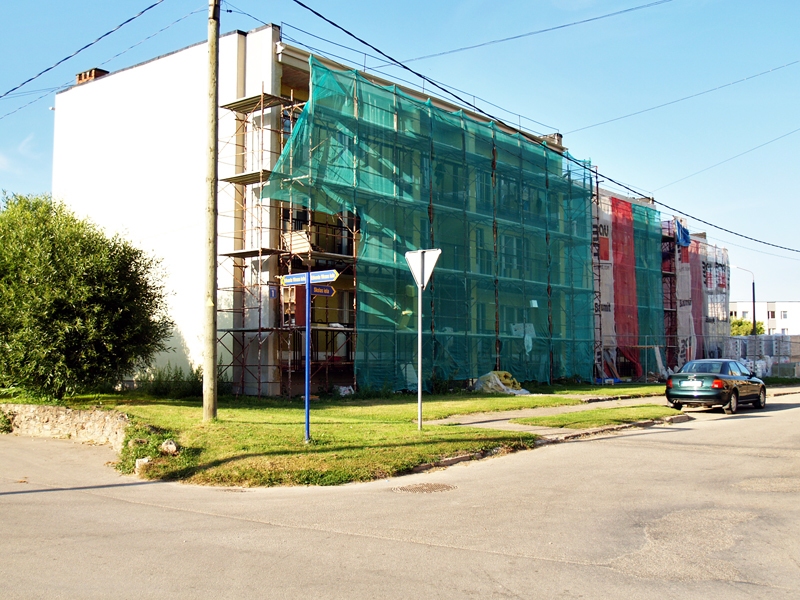 Namam Skolas ielā 1 renovācija atsākta ar jaunu būvnieku komandu.
Autors: Antra Ērgle