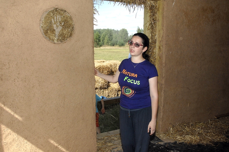Marianna Lipņicka, biedrības «Bioville» pārstāve, vasarā organizē meistarklases Vecumnieku pagasta topošajā ekociematā. 
Autors: Ivars Bogdanovs