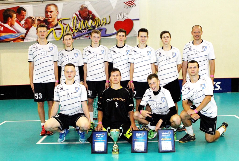 Bauskas komanda pēc spēles, kurā izcīnīta sudraba godalga.
Autors: no vienības albuma.