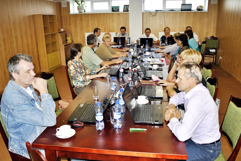 Domes sēdē attaisnojošu iemeslu dēļ nepiedalījās divi deputāti.
Autors: Artūrs Dulbe