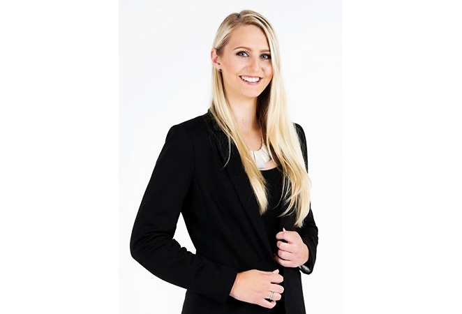 LAURA KALNIŅA.
Autors: no albuma