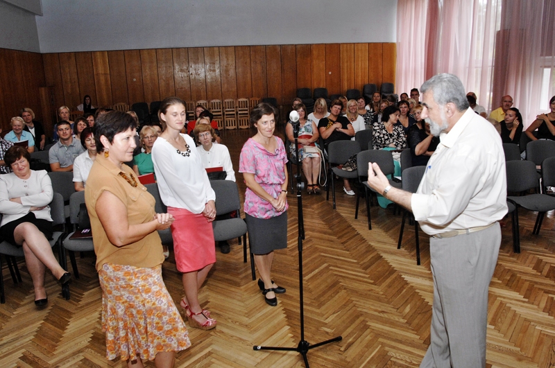 Konferencē ar Rundāles novada pedagogiem runāja Jūlijs Muraškovskis, «RISEBA» lektors.
Autors: Ivars Bogdanovs