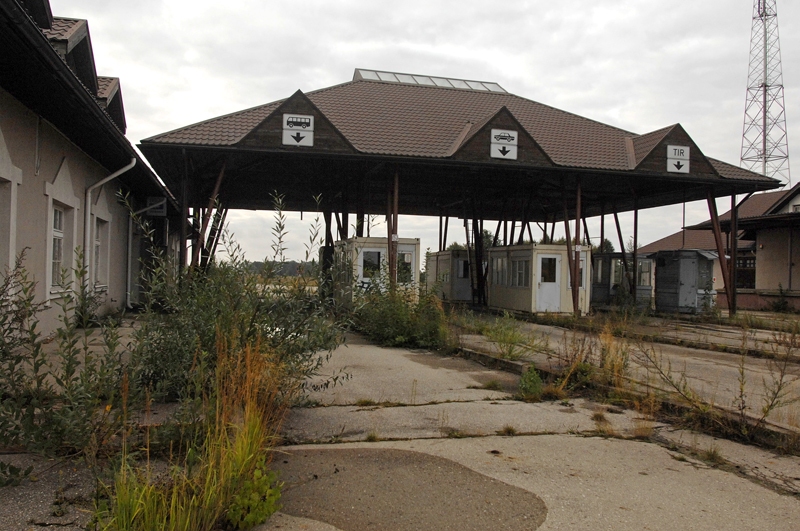 SIA «East-West Tranzit» tuvākā nākotnē Grenctāles robežpunkta ēkās iecerējusi iekārtot veikalu, kafejnīcu, automazgātavu, labiekārtotu autostāvvietu. 

Autors: Ivars Bogdanovs