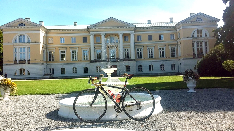 Mežotnes pils velobraucējiem piedāvā konkursu. 
Autors: no sacensību rīkotāju albuma