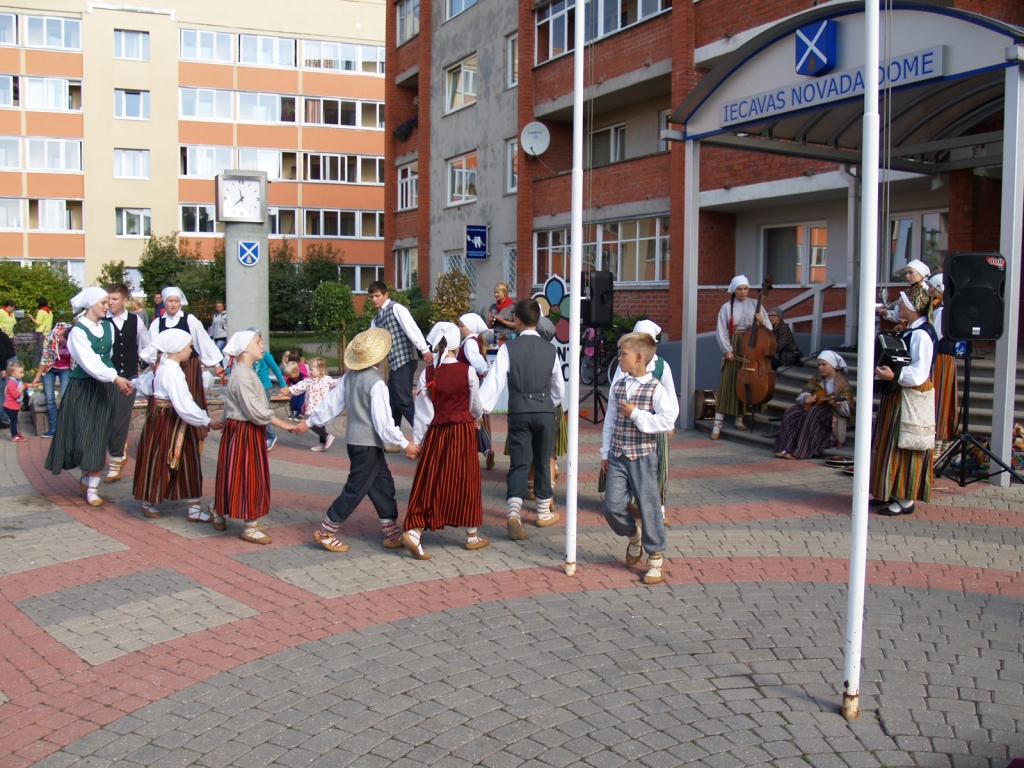 «Tarkšķi» veda rotaļās visus, kas vēlējās izkustēties.
Autors: Antra Ērgle