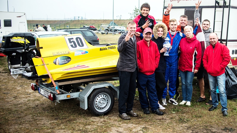 «Mēmeles sporta» komanda ar Reiņa Paegles ģimenes locekļiem, mehāniķiem un braucējiem. 
Autors: Viesturs Lācis