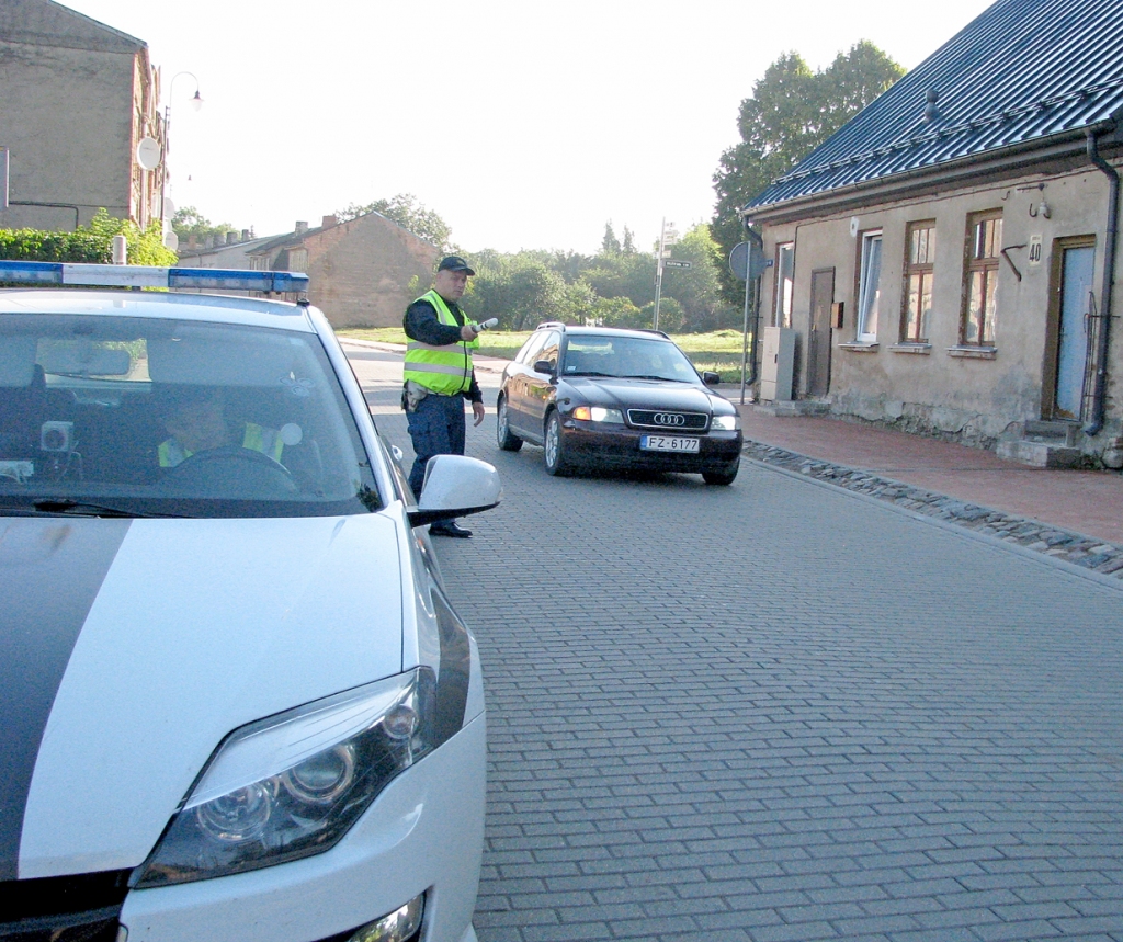 Valsts policijas Bauskas iecirkņa jaunākais inspektors Jānis Skuja piefiksējis, ka automobilī «Audi» vadītājs nav piesprādzējies.
Autors: Vilnis Auzāns