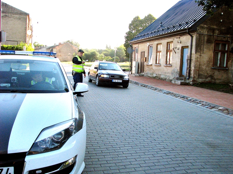 
Valsts policijas Bauskas iecirkņa jaunākais inspektors Jānis Skuja piefiksējis, ka automobilī «Audi» vadītājs nav piesprādzējies.
Autors: Vilnis Auzāns