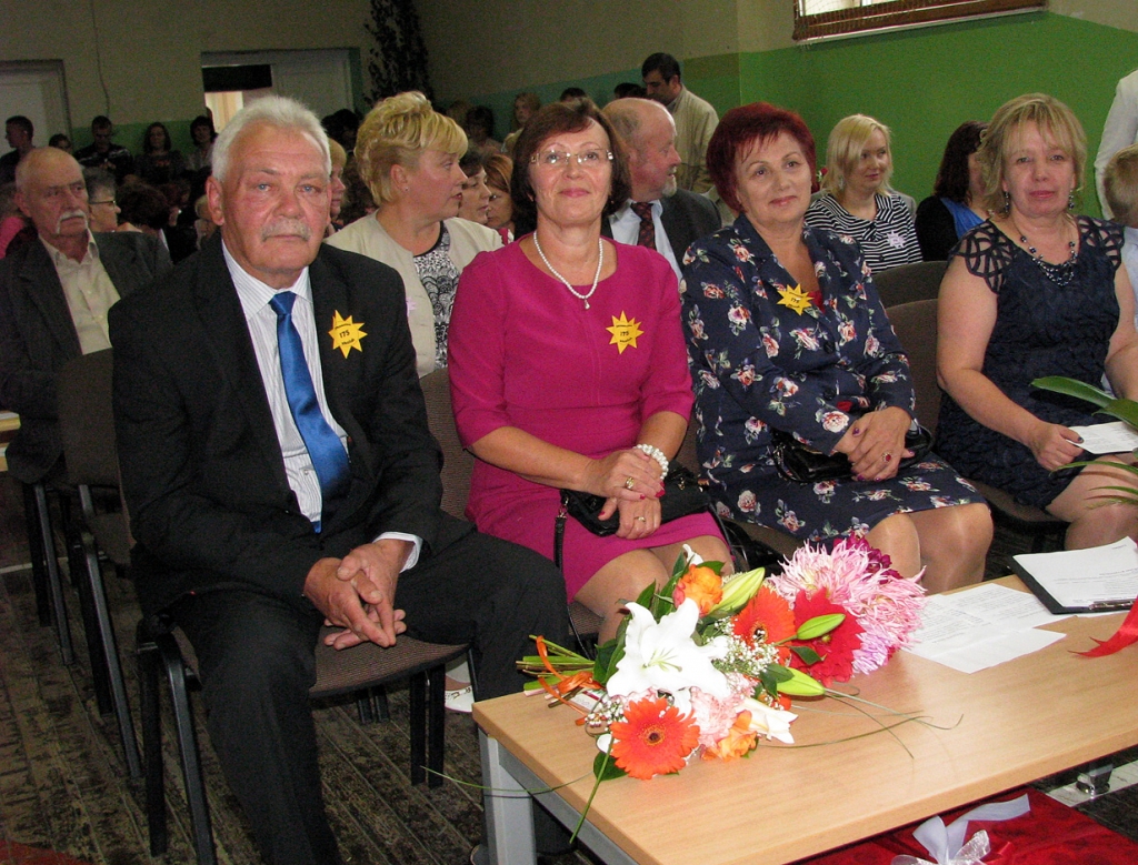 Jaunsaules skolas 175 gadu jubilejas svinībās zāles pirmajā rindā sēž skolas vadība – direktors Egons Brazausks un struktūrvienības vadītāja Daiga Stangvila (no labās). 
Autors: Vilnis Auzāns