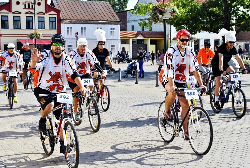 Bauskas rudens velobrauciena dalībnieki startē Rātslaukumā. 
Autors: Ivars Bogdanovs