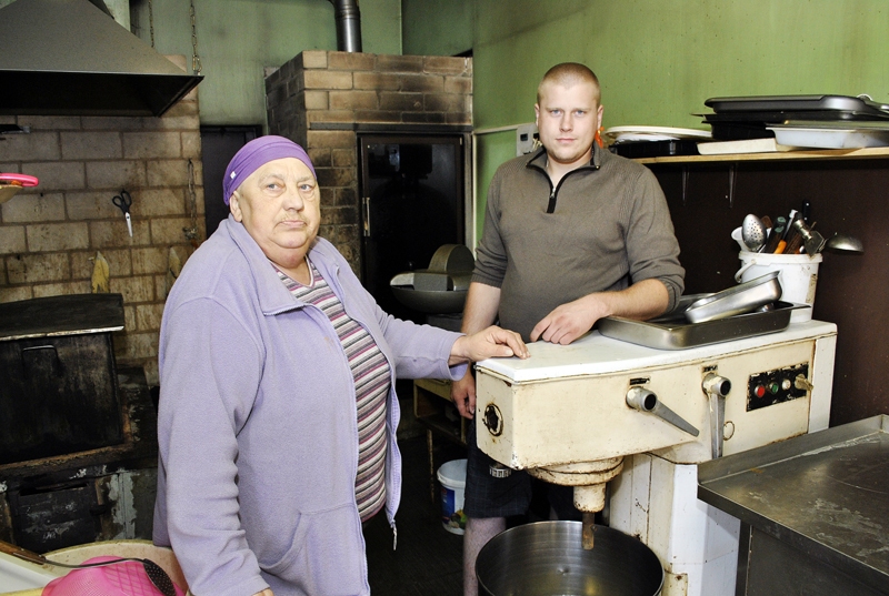 Gunta Čepuka gardo produktu ražošanas zinības pamazām nodod mazdēlam Edijam Briedim.
Autors: Ivars Bogdanovs