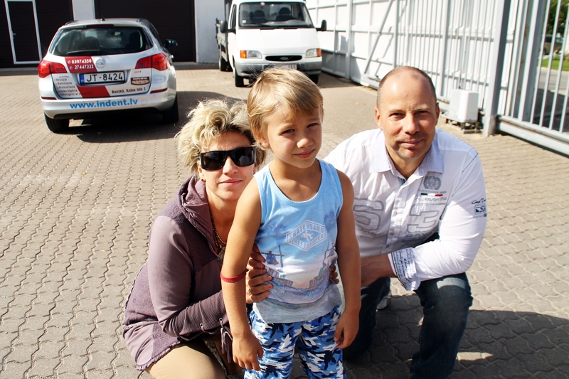 Blaževicu ģimene – Natālija, Alekss un Ivars  – ar prieku apmeklēja Spēka dienas pasākumu Bauskā. 
Autors: Uldis Varnevičs