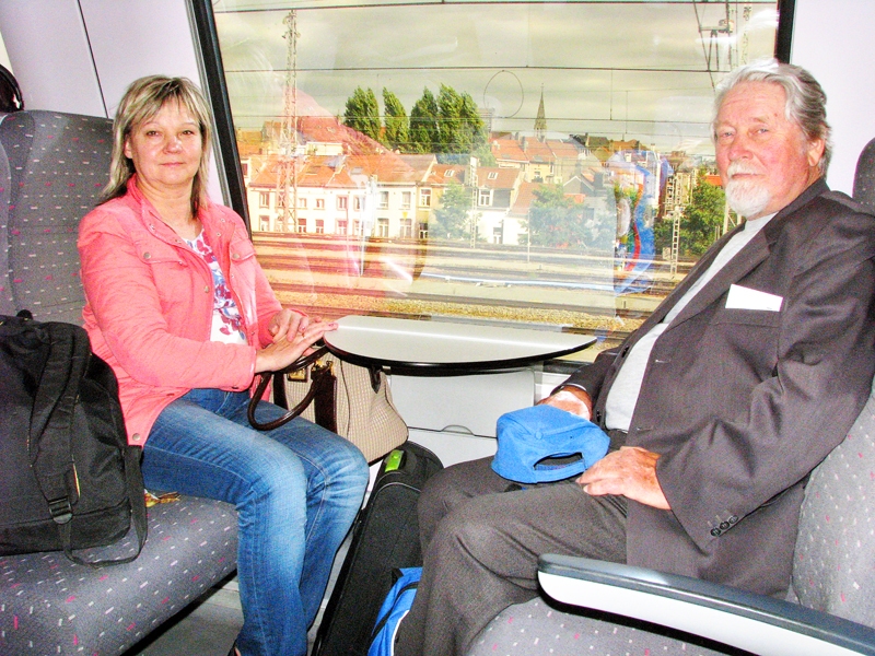 Baušķenieki Daiga Pumpure un Imants Brikmanis Briselē, braucot ar vilcienu no lidostas uz pilsētas centru.
Autors:  Vilnis Auzāns