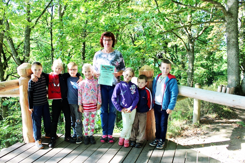 Mežotnes pilskalna «iekarošana» bija viena no Mežotnes pamatskolas sporta aktivitātēm. Par to katra klase saņēma īpašu sertifikātu.
Autors: no Mežotnes pamatskolas albuma