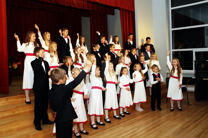 «Via Stella» publiski pirmo reizi dziedāja «Mana maza ābelīte».
Autors: Uldis Varnevičs