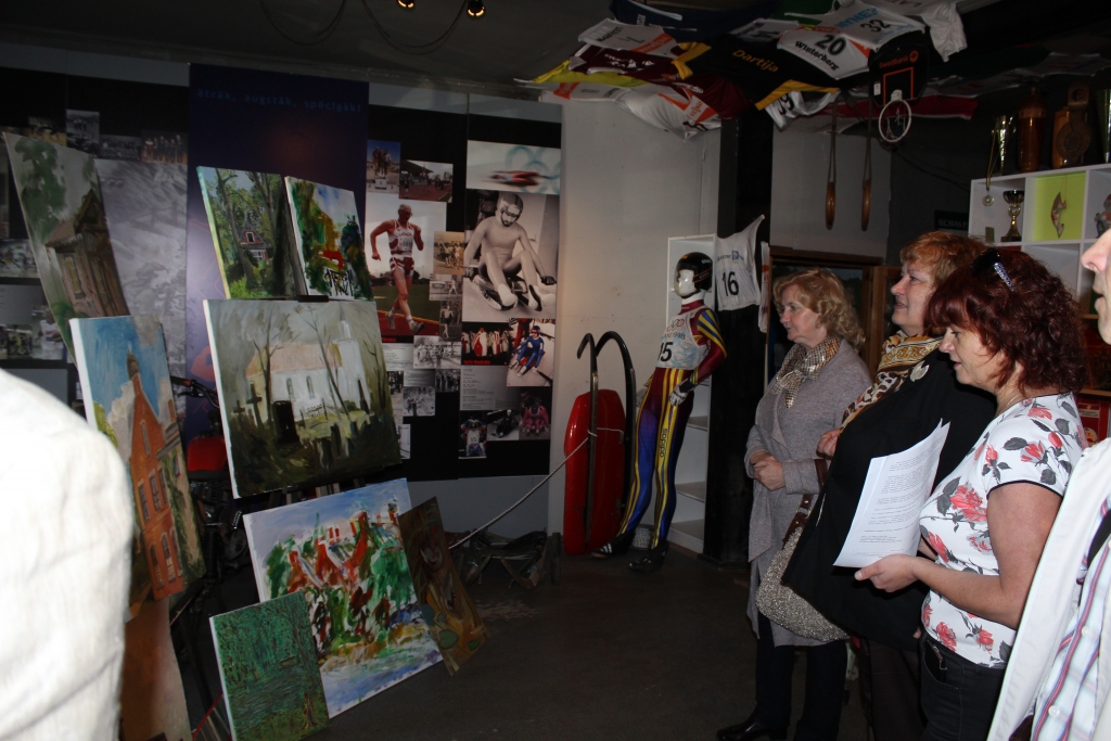 Izstādē biedrības «Arhīvs» telpās apskatāmi šīs vasaras pirmajā Iecavas plenērā tapušie darbi.
Autors: no biedrības «RaDam» albuma