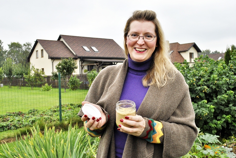 Ineta Maļinovska sinepju pulveri sekmīgi izmanto gan virtuvē un vannas istabā, gan dārzā.
Autors: Ivars Bogdanovs