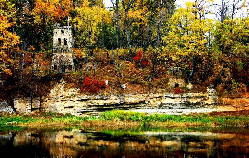 Jumpravmuižā Lielupes krastā rudens krāsu trakumā var prieku gūt.
Autors: Linda Kaufmane