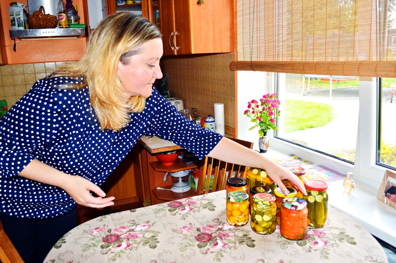 Irina Gutjare izbauda septembri, jo tas ir īstais laiks, lai rudens veltes pārvērstu ziemas gardumos. 
Autors: Zane Gorškova