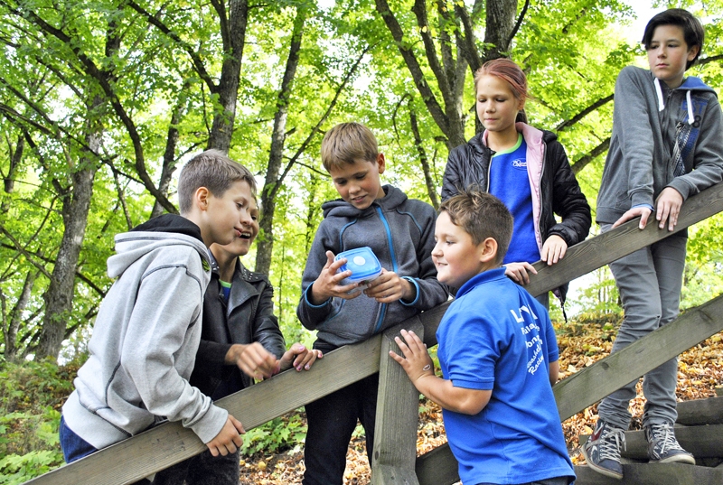 5.b klase no Bauskas sākumskolas Brīvības pieminekļa tuvumā atrada savu pirmo slēpni. 
Autors: Ivars Bogdanovs