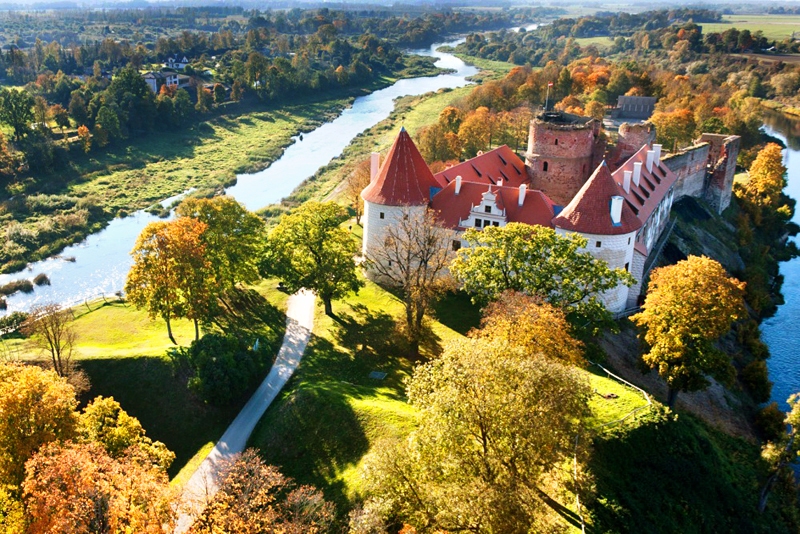 Baudiet rudens burvību un Bauskas pils seno mūru brīnumu!
Autors: no www.vietas.lv.