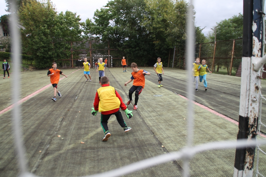 Jaunākie futbolisti sacīkstes aizvadīja Bauskas stadionā. 
Autors: Uldis Varnevičs