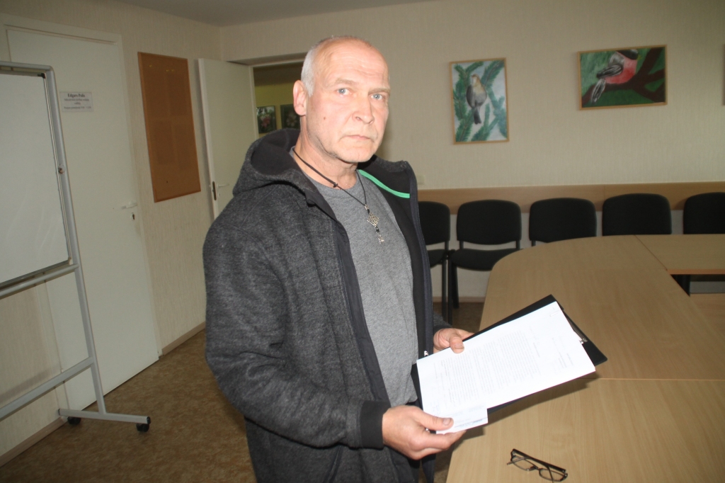 Igors Šiškins aicina Vecumnieku novada iedzīvotājus ierasties uz sapulci un kopējā balsojumā paust savu viedokli par bēgļu uzņemšanu novadā. 
Autors: Uldis Varnevičs